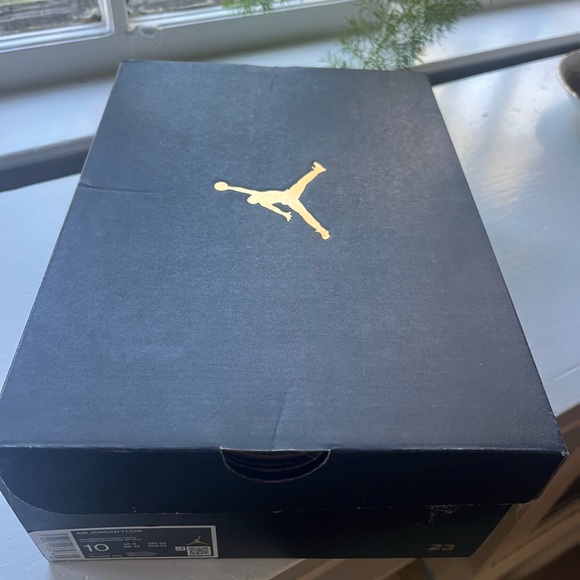 Air Jordan 1 low men’s 10. - Picture 11 of 11